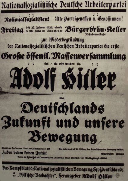 Datei:1925-02-27 Hitler gives a speech (his 1st speech after his release from prison) in front of 3000 NSDAP members in Munich's Bürgerbraukeller for the restructuration of the party.jpg
