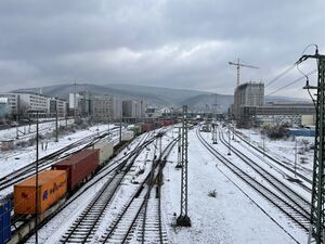 Heidelberger Bahnhof schneebedeckt (2023).jpeg